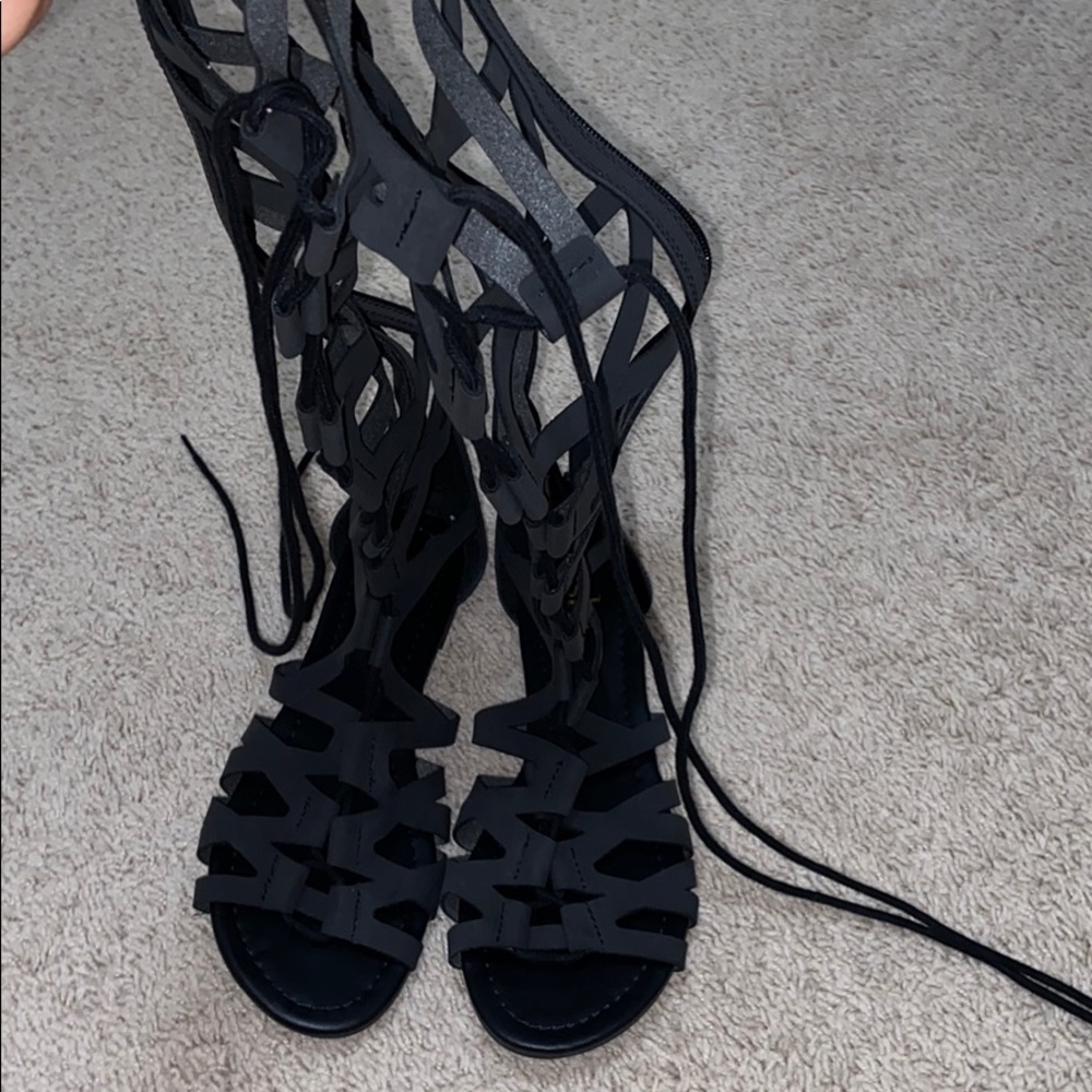 Sandals Doesn’t fit never worn